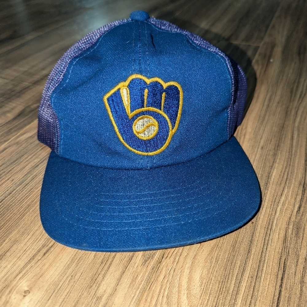 Vintage Youth Milwaukee Brewers Snapback hat. Vintage blue Brewers hat.